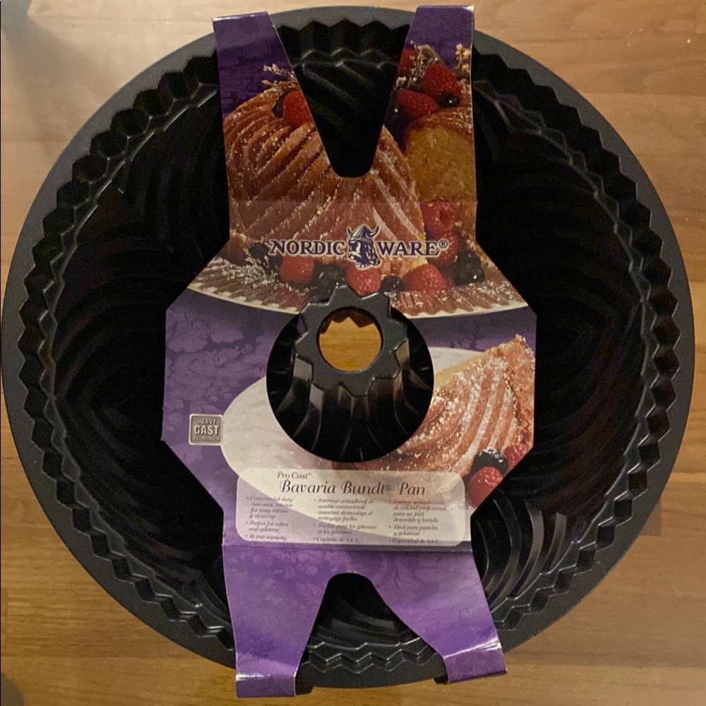 Nordic Ware Black Bavaria Bundt Pan